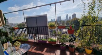 3 ambientes c/ Importante balcón terraza. Av. Garcia del Rio 3800